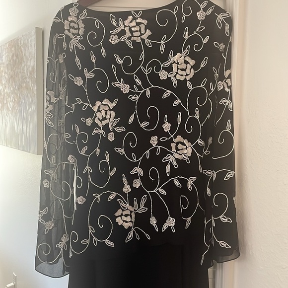 EUC JKara Black Dress with white floral beeding Size 16 - Picture 8 of 13